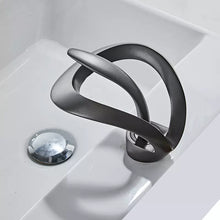 Lade das Bild in den Galerie-Viewer, Luxury Waterfall Art Basin Faucet Cold Heat Single Hole Brass Bathroom Lavatory Wash Hand Basin Tap
