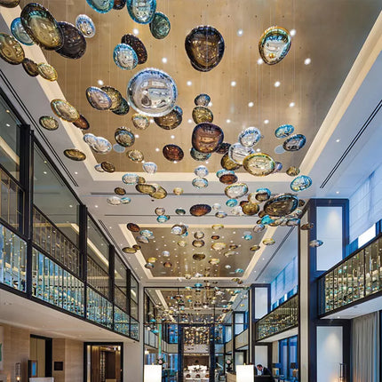 Moderne Pendelleuchte mit klaren Glaskugeln, nordischer LED-Kugel-Kristalllüster für Treppenhaus und Eingangshalle 