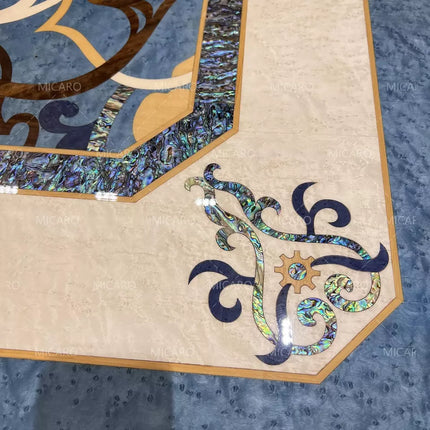 Ensemble table et chaises de salle à manger rectangulaires de luxe, style classique italien, européen et français, en bois massif sculpté. 