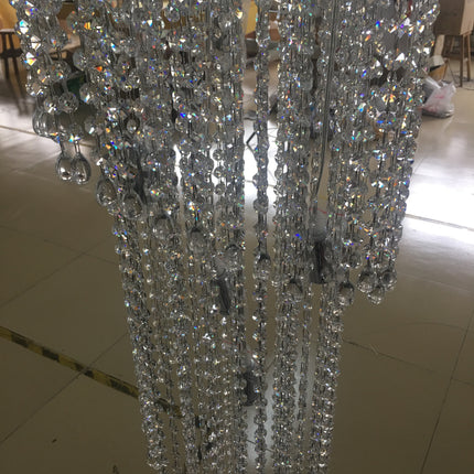 Modern pendant chandelier for stairs

Luxury hanging chandelier light

Statement chandelier for staircase

Grand foyer staircase chandelier

Elegant staircase chandelier