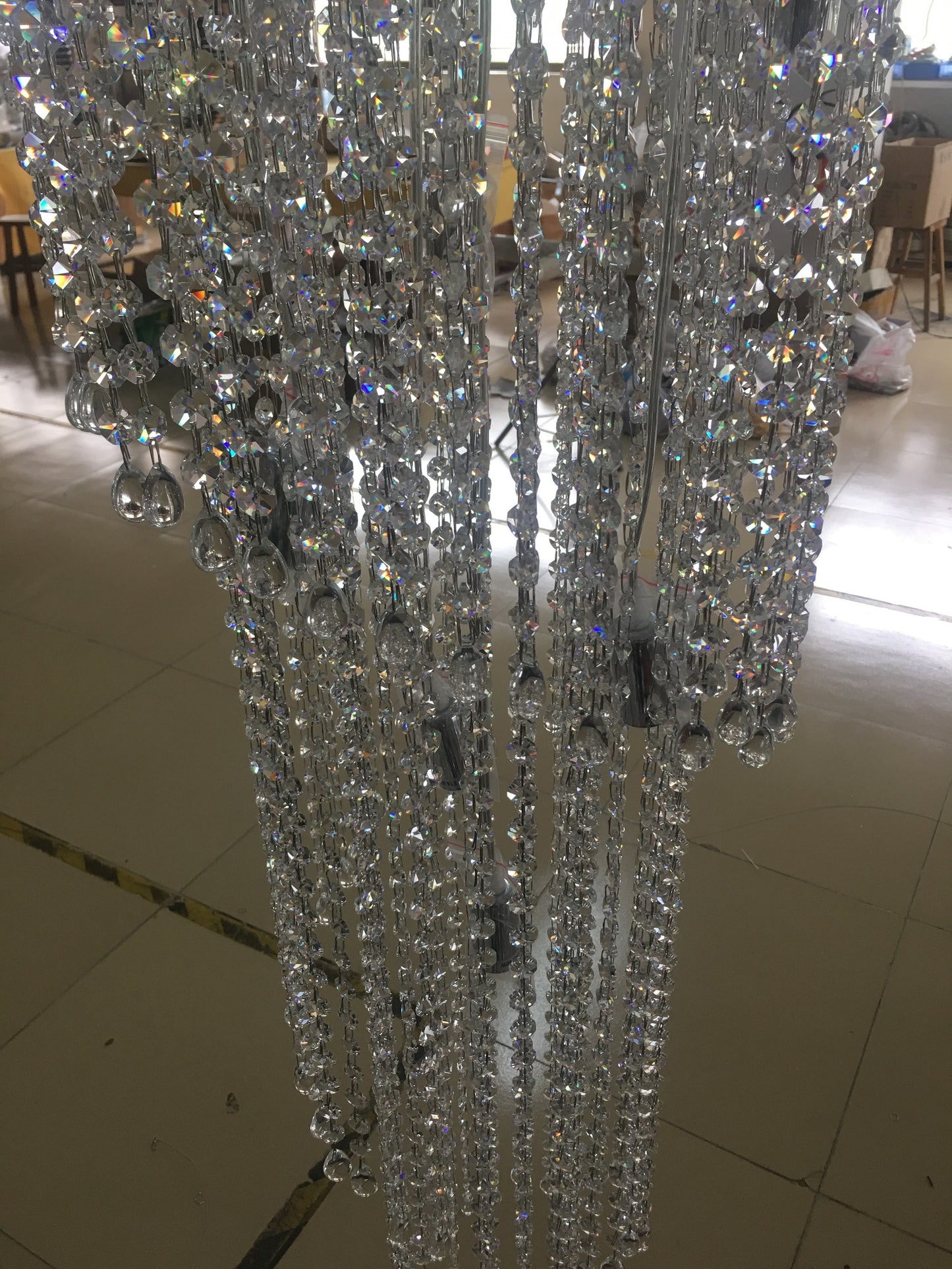 Modern pendant chandelier for stairs

Luxury hanging chandelier light

Statement chandelier for staircase

Grand foyer staircase chandelier

Elegant staircase chandelier
