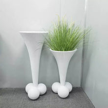 Lade das Bild in den Galerie-Viewer, Trumpet Large Wedding Flower Vases With Low Prices Customized Color Tall Wedding Vases
