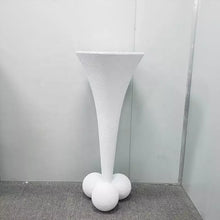 Lade das Bild in den Galerie-Viewer, Trumpet Large Wedding Flower Vases With Low Prices Customized Color Tall Wedding Vases
