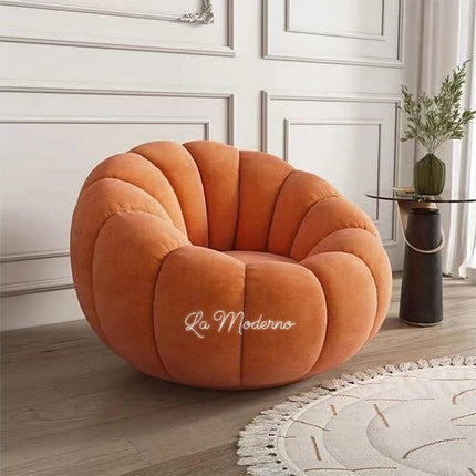 Boconcept Cremeweißer, gesteppter, kürbisförmiger Bouclé-Drehsessel mit Fußhocker
