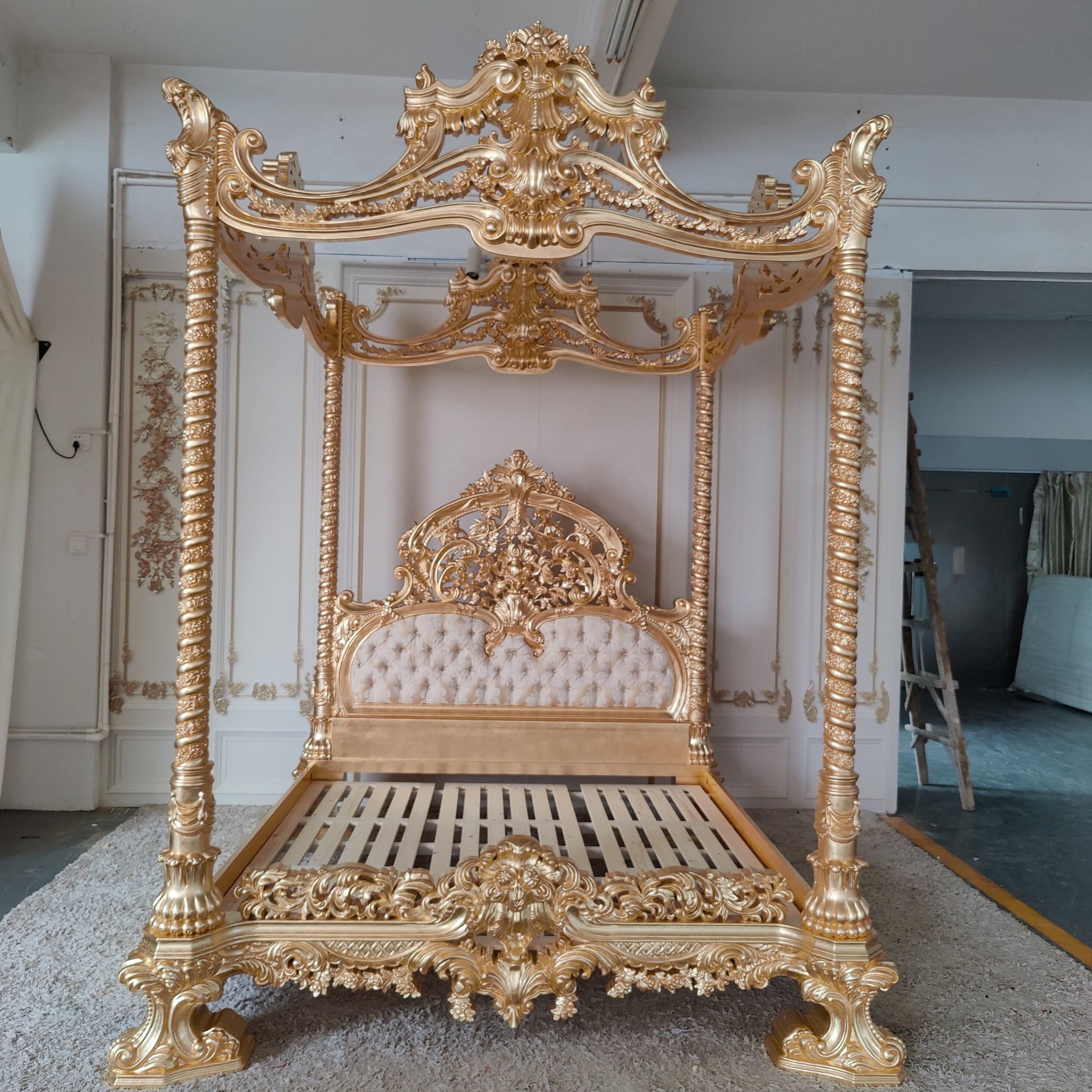 Classic King Size Bedroom Set European Style Hot Sell Royal Luxury Bed – La  Moderno, image size:2048x2048