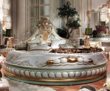 Cargar imagen en el visor de la galería, Classic King Size living room Set European Style Hot Sell Royal Luxury Bedroom Wardrobe Design Furniture
