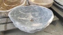 Lade das Bild in den Galerie-Viewer, Irregular Edge Stone Oynx Vessel Sink
