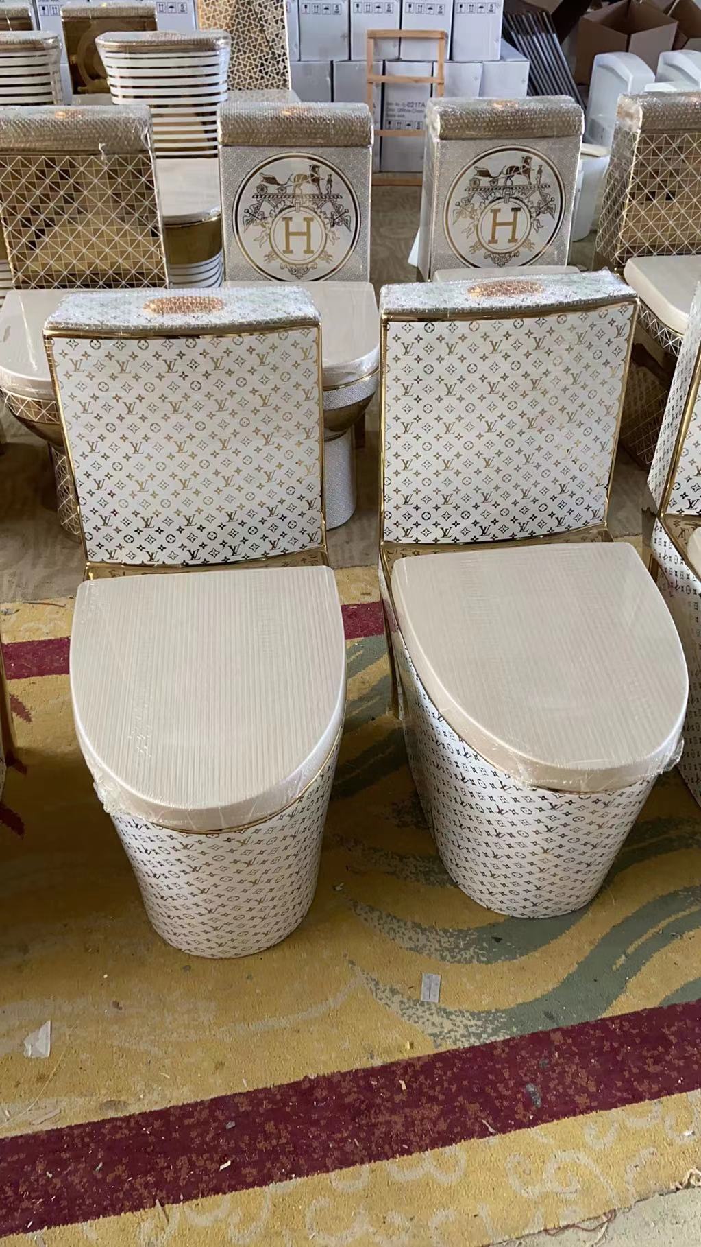 LV Toilet Bathroom Accessories White and Gold Motif Electroplating