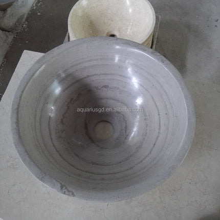 Waschbecken aus Holz und Stein 