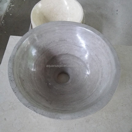 Waschbecken aus Holz und Stein 