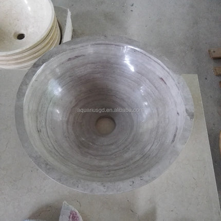 Waschbecken aus Holz und Stein 